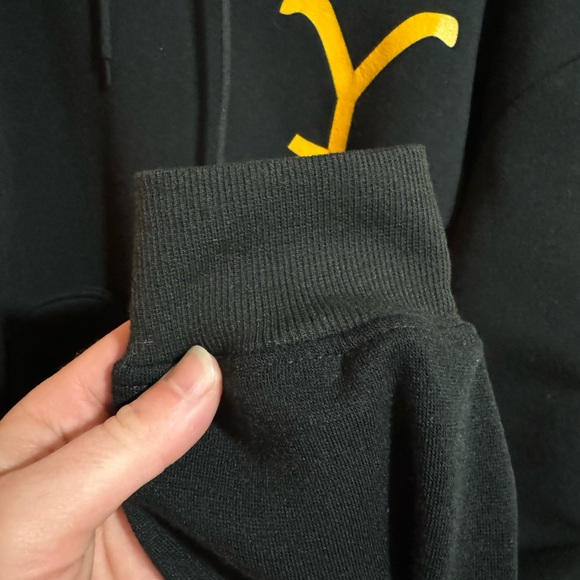 Womens Yellowstone Dutton Ranch Pullover Hoodie Size XL - Picture 2 of 6